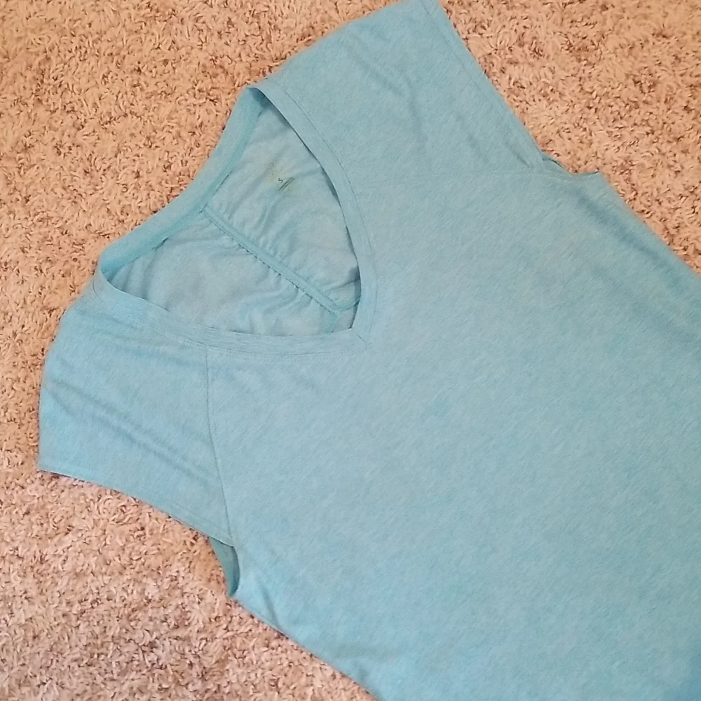 Balance Collection VNeck Ruched Back Top Small - Picture 5 of 12